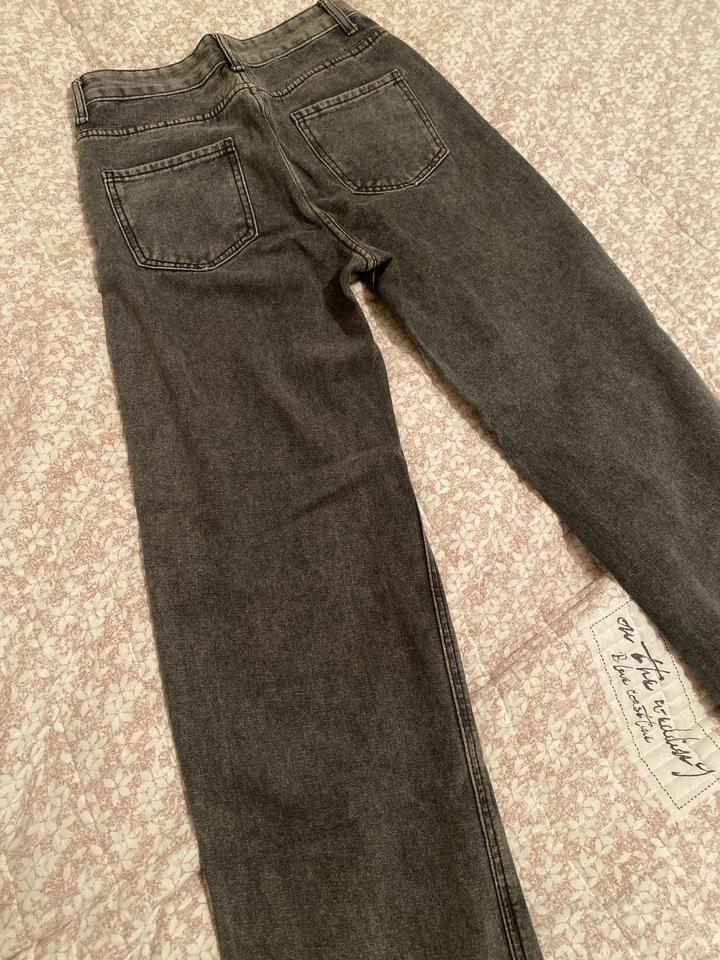 Серый джинсы