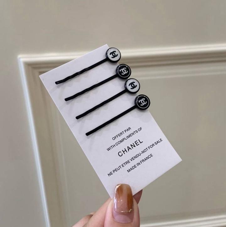 Невидимки для волос Chanel