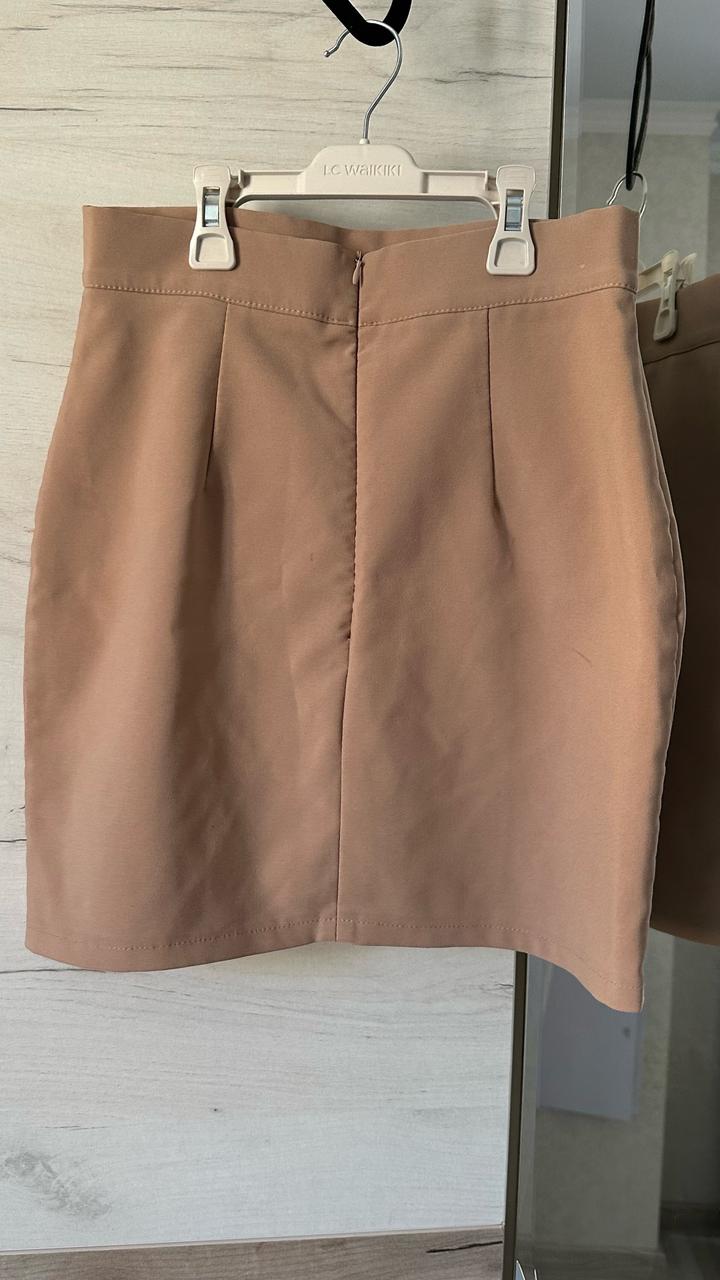 Бежевая мини юбка