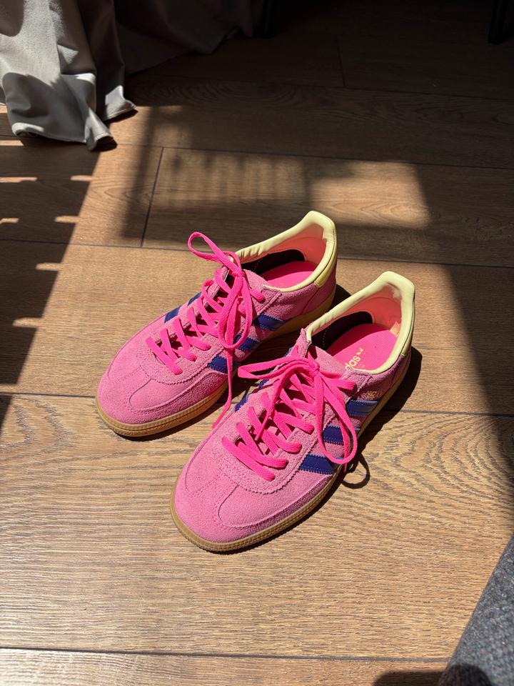 розовые кроссовки adidas spezial
