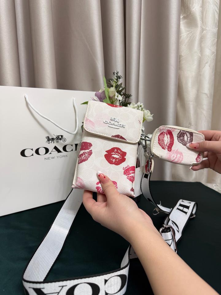 Мини сумочки от Coach