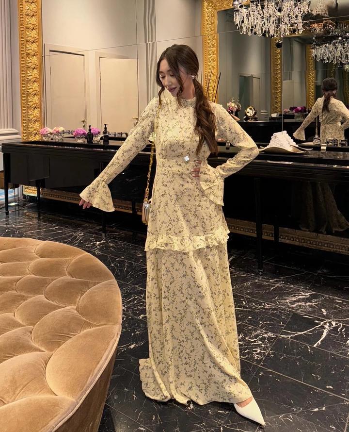 Элегантное макси-платье с длинными рукавами