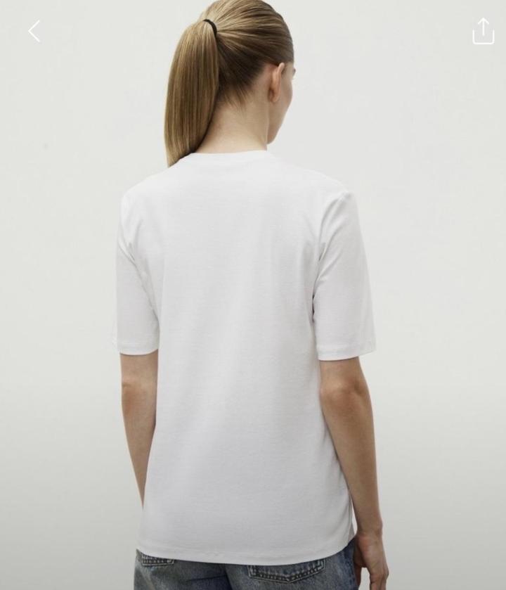 Белая футболка