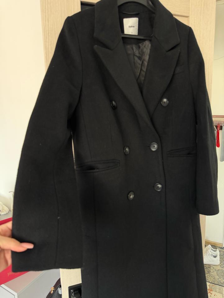 Черное пальто