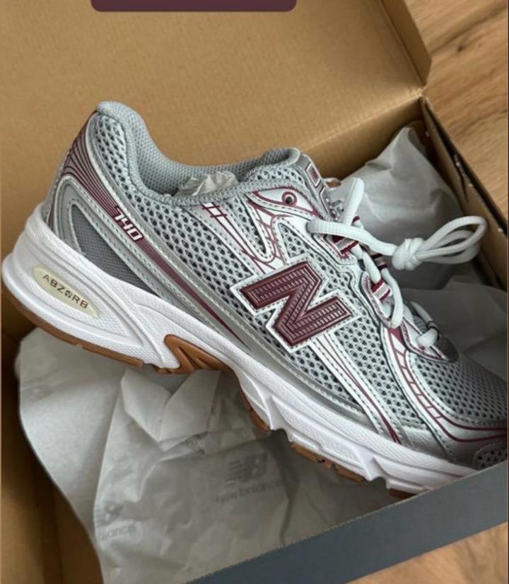 Кроссовки New Balance 740 модель