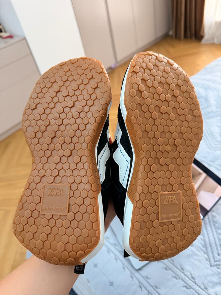 Дизайнерские кроссовки Zara