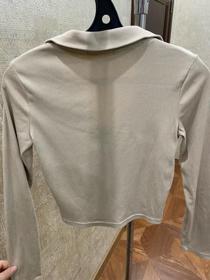 бежевый лонгслив