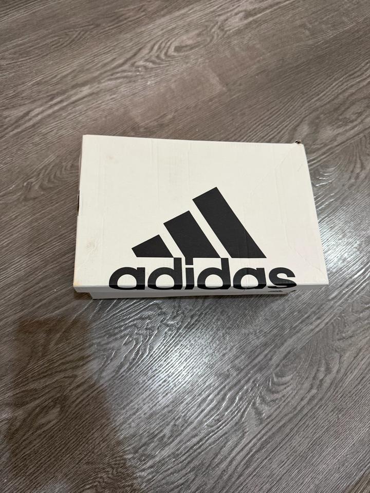 Женские кроссовки adidas