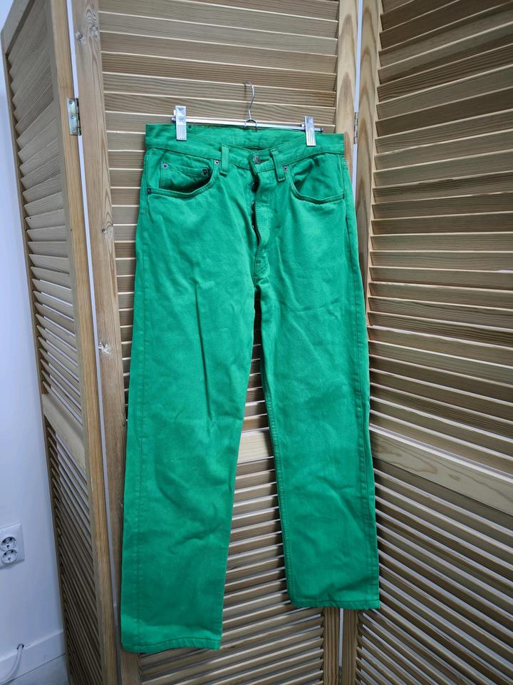 Ярко зеленые джинсы Levi's