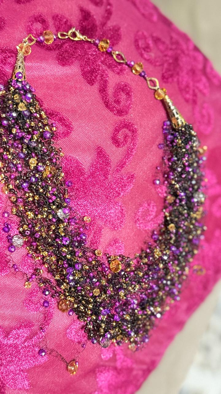 Колье из кристаллы и бисера ручной работы цвет аметист