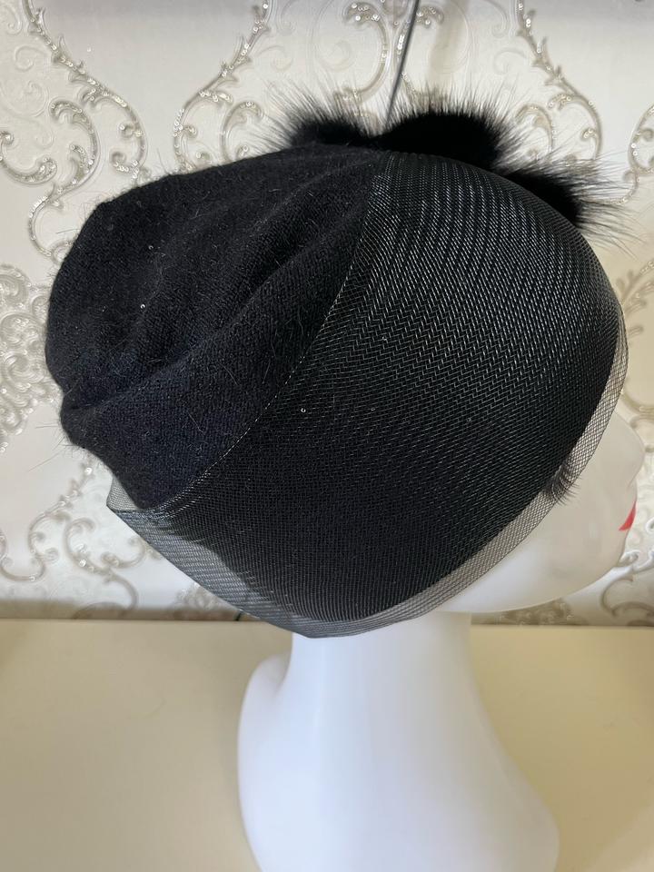 Новая шапка, декор из натурального меха песца