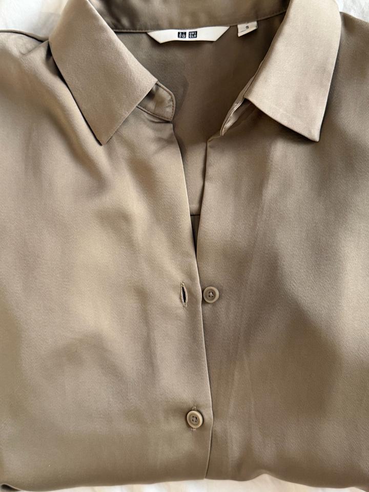 Рубашка Uniqlo S satin