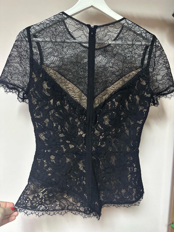 Элегантный кружевной топ BCBGMAXAZRIA