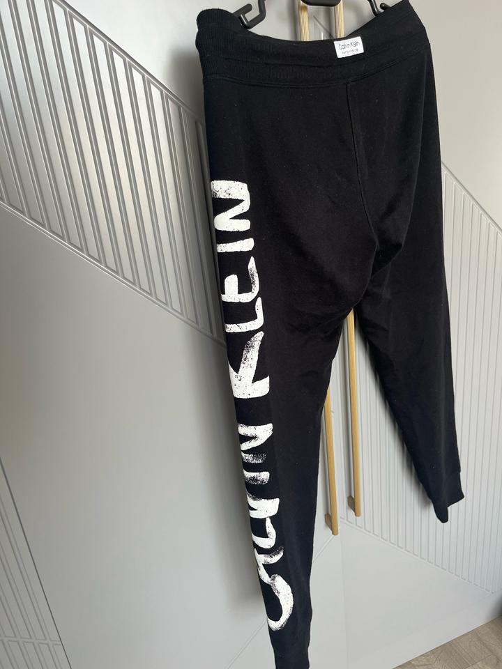 Спортивный костюм от Calvin Klein