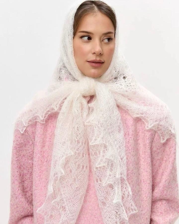 Пуховый, ажурный оренбургский платок