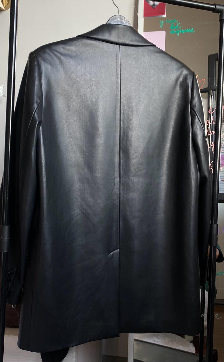 Кожаный пиджак от ZARA