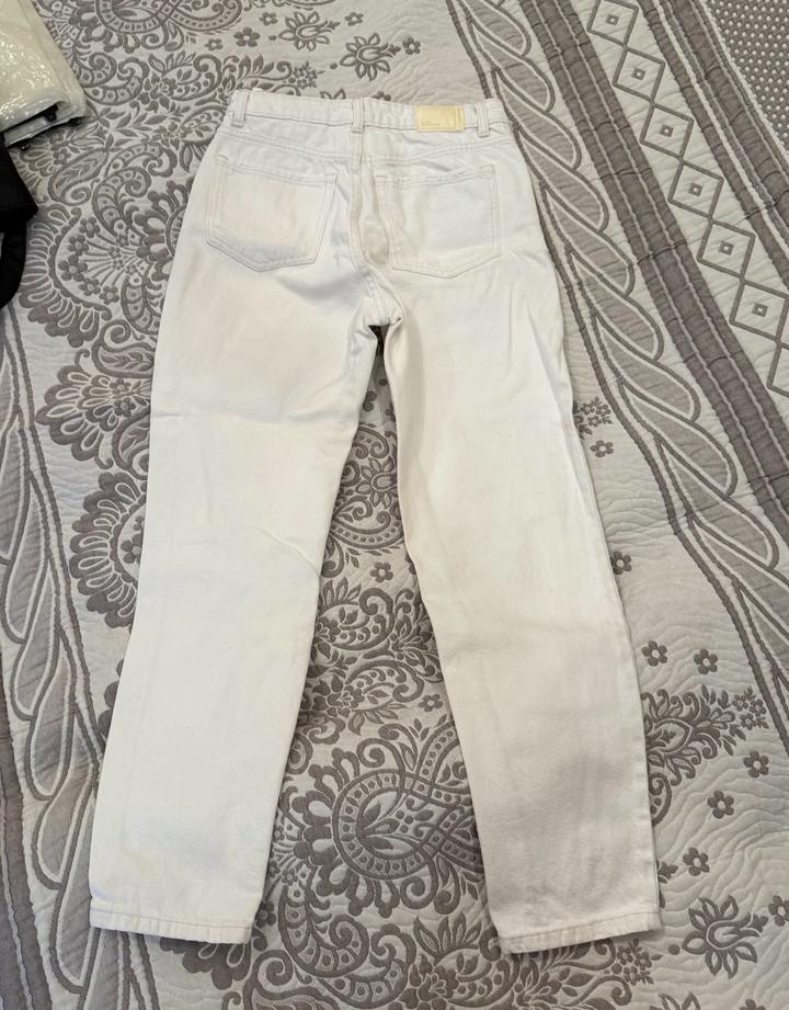 Джинсы Mom Bershka