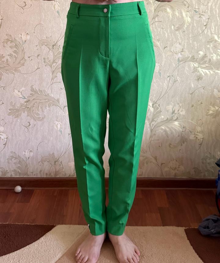 Зеленые брюки