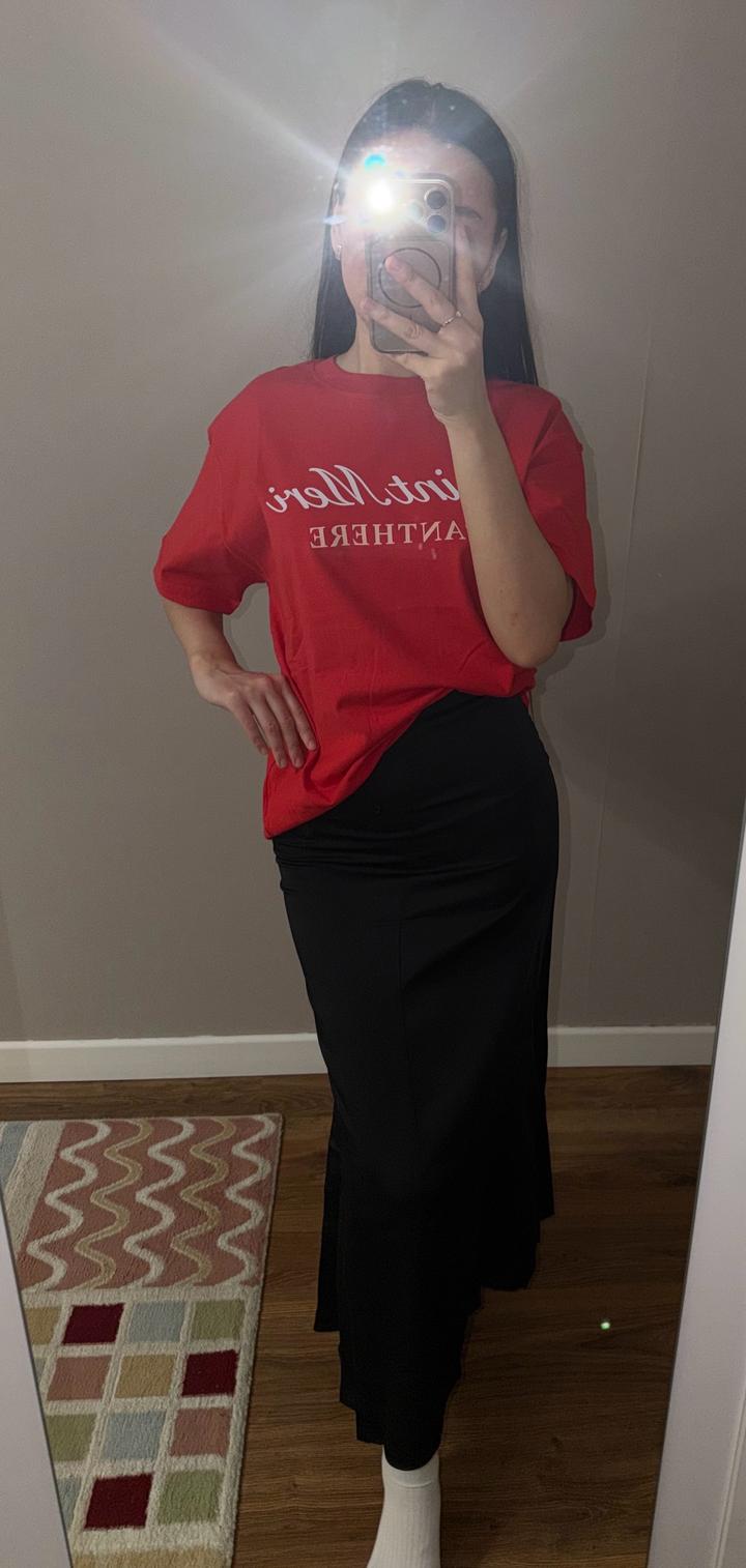 Красная футболка