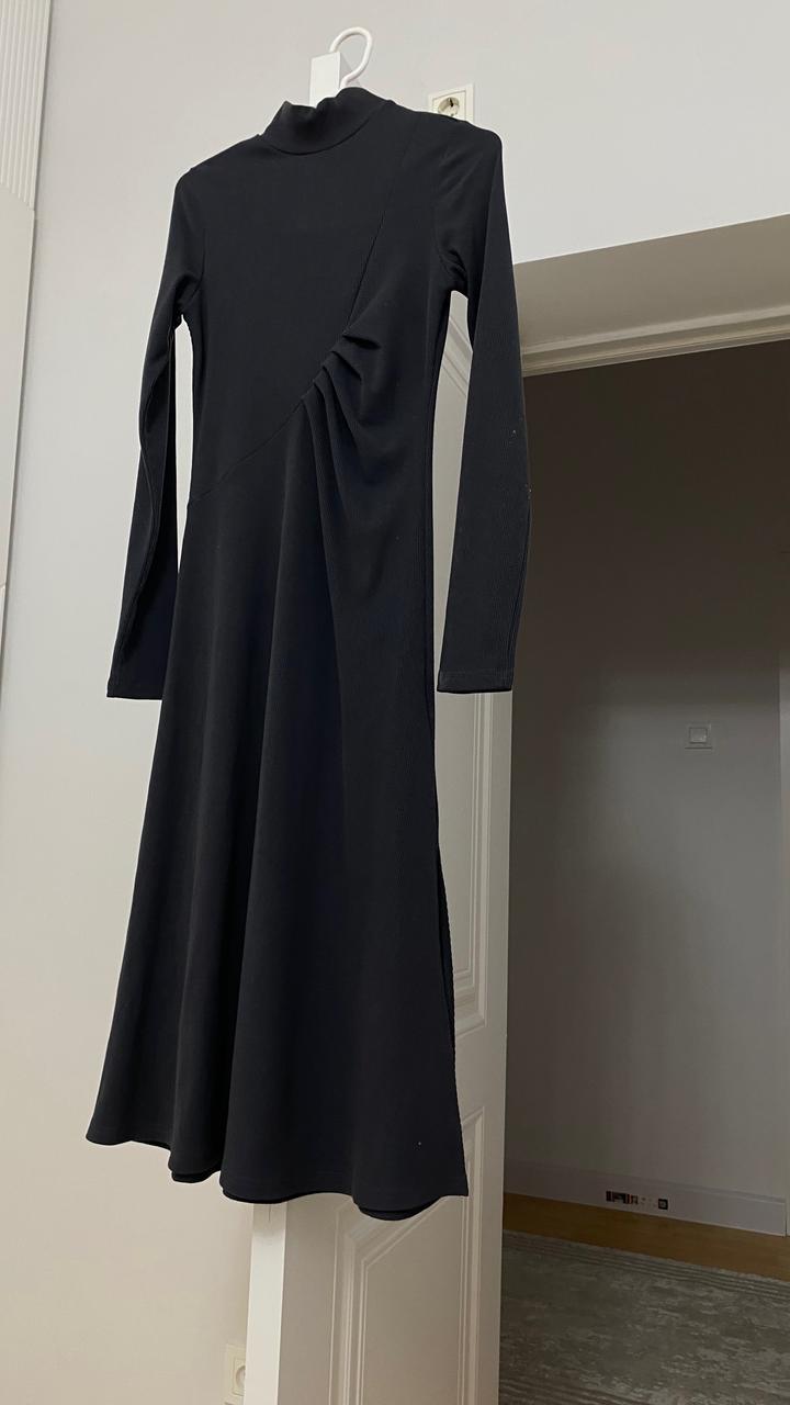 Платье серого цвета