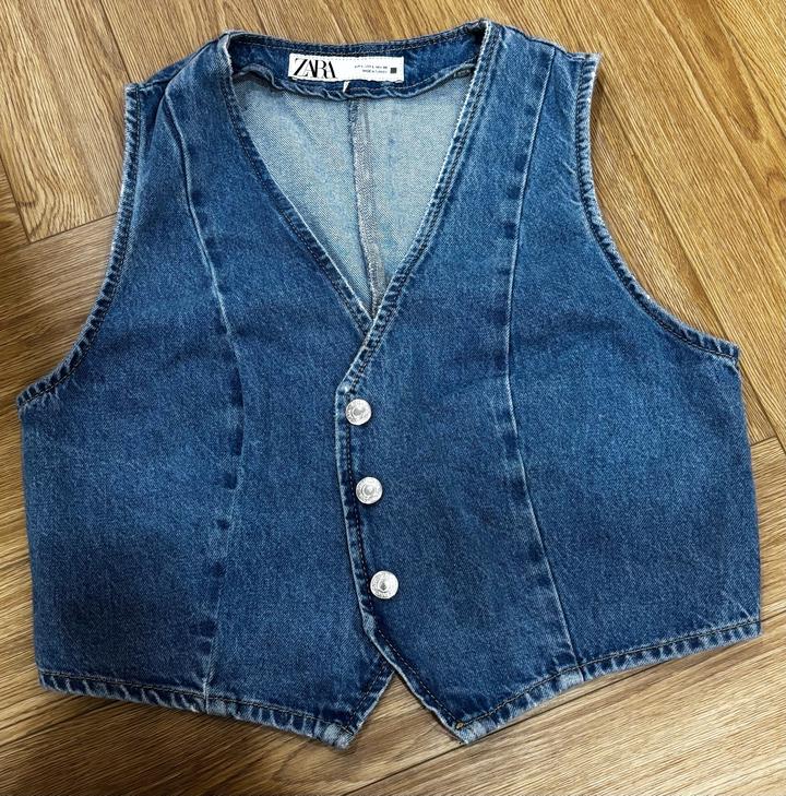 укороченный джинсовый жилет Zara из линейки Z1975 с V-образным вырезом и классич