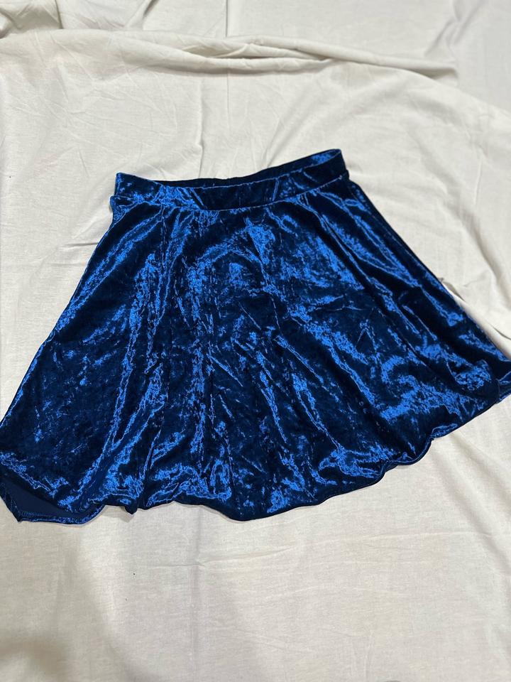 Вельветовая юбка в насыщенном синем оттенке 💙