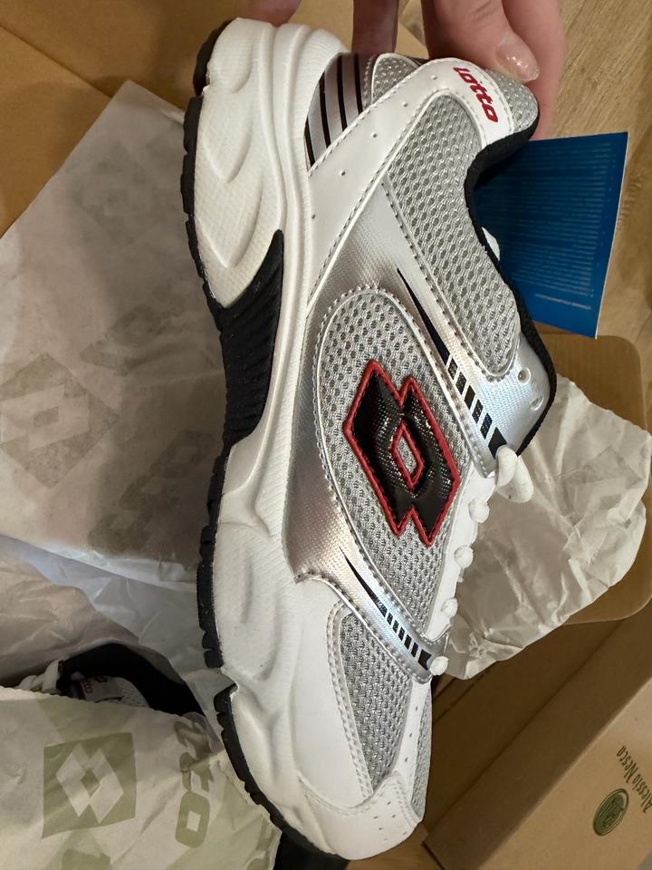 Кроссовки LOTTO,40 размера