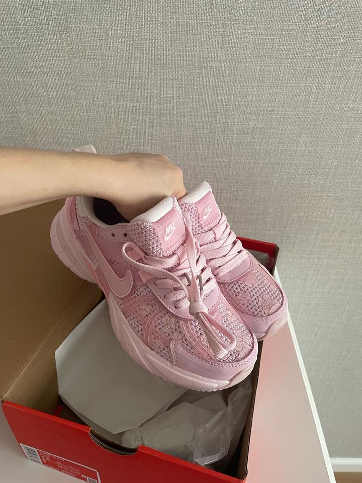 кроссовки Nike v2k run