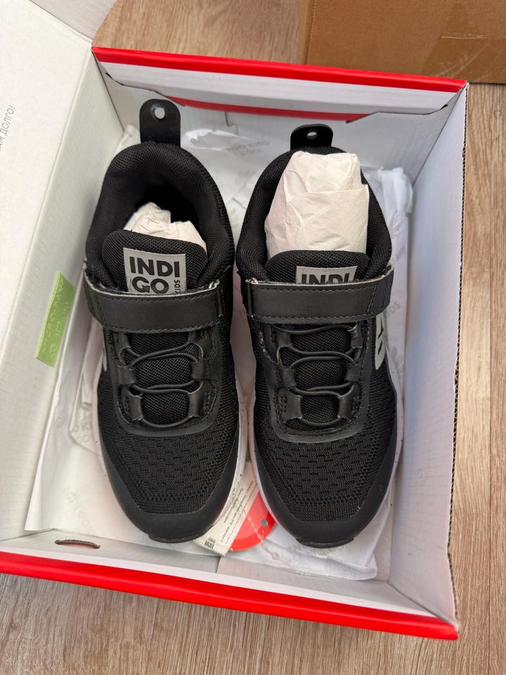 Кроссовки от бренда индиго