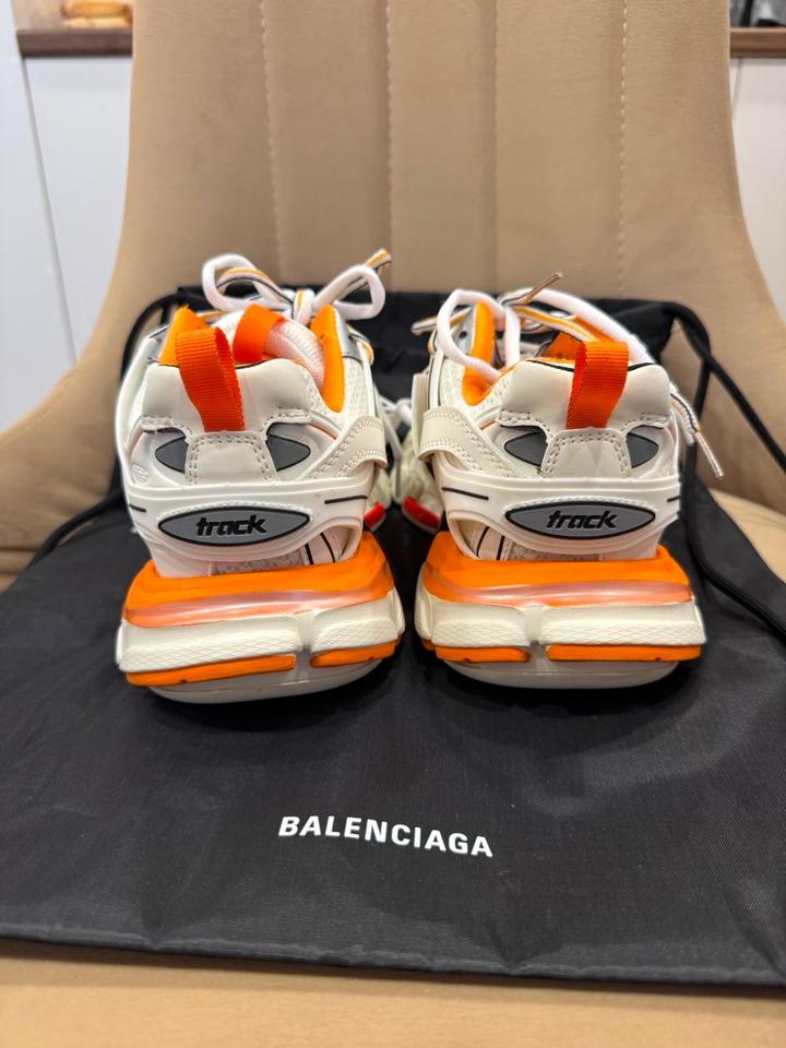 Стильные кроссовки Balenciaga