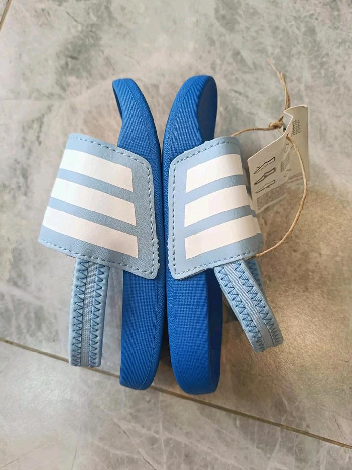 Сандалии Adidas 3-4 года, оригинал