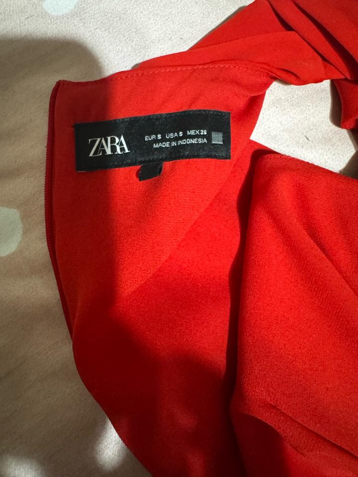 Красное платье от Zara