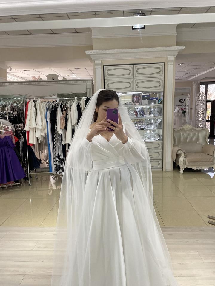 Атласное свадебное платье