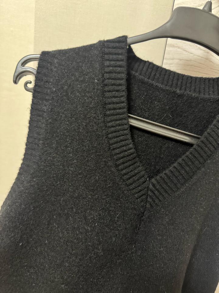 Жилетка черная шерстяная