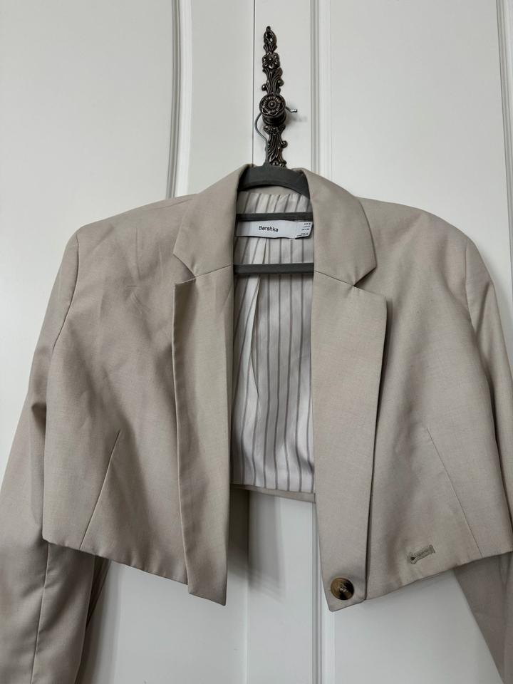 Укороченный пиджак Bershka