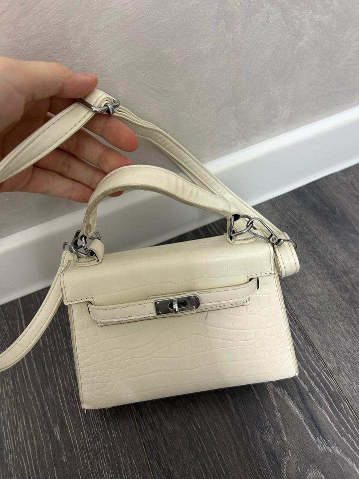 Сумкв белая