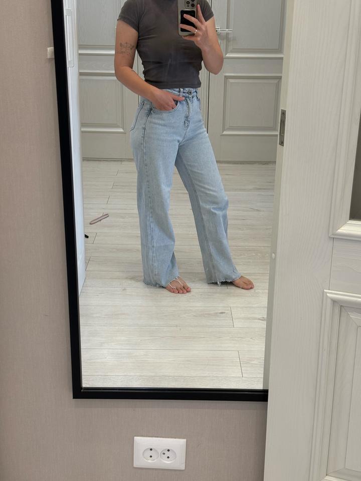 Джинсы , светло синего цвета