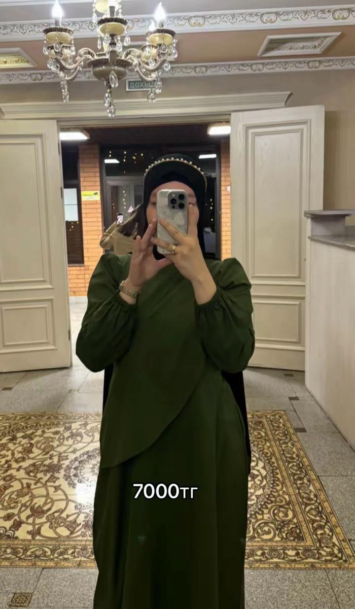 Платья