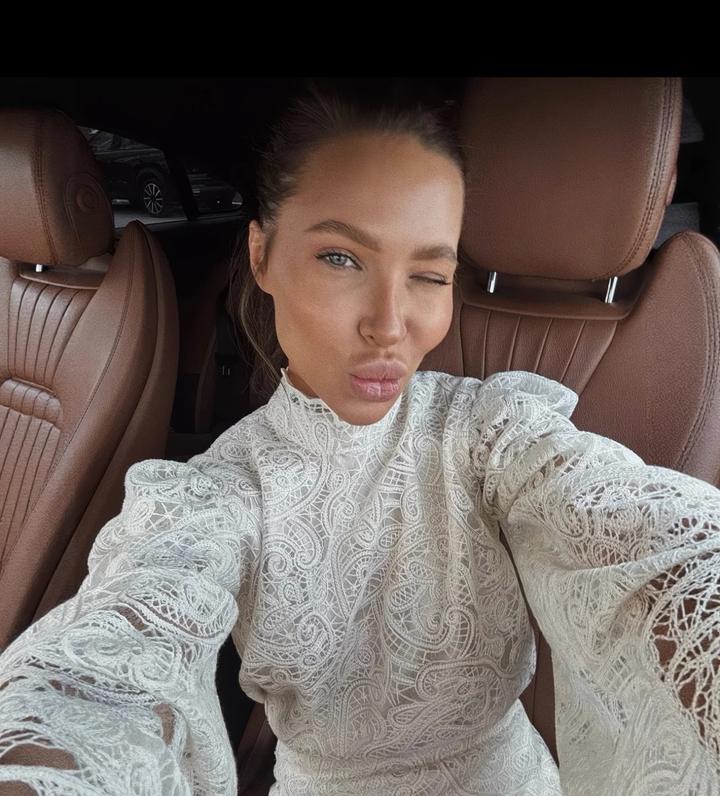 Кружевная бежевая двойка.