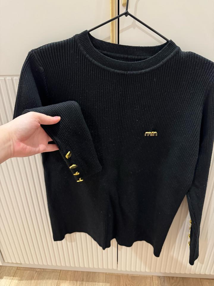 Кофточка черная с золотыми вставками