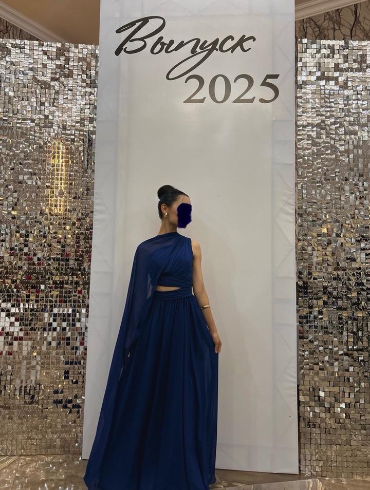 Синее вечернее платье