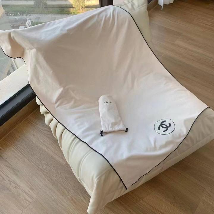 Полотенце, плед, палантин Chanel Beaute