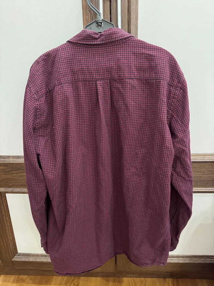 Две мужские рубашки Uniqlo