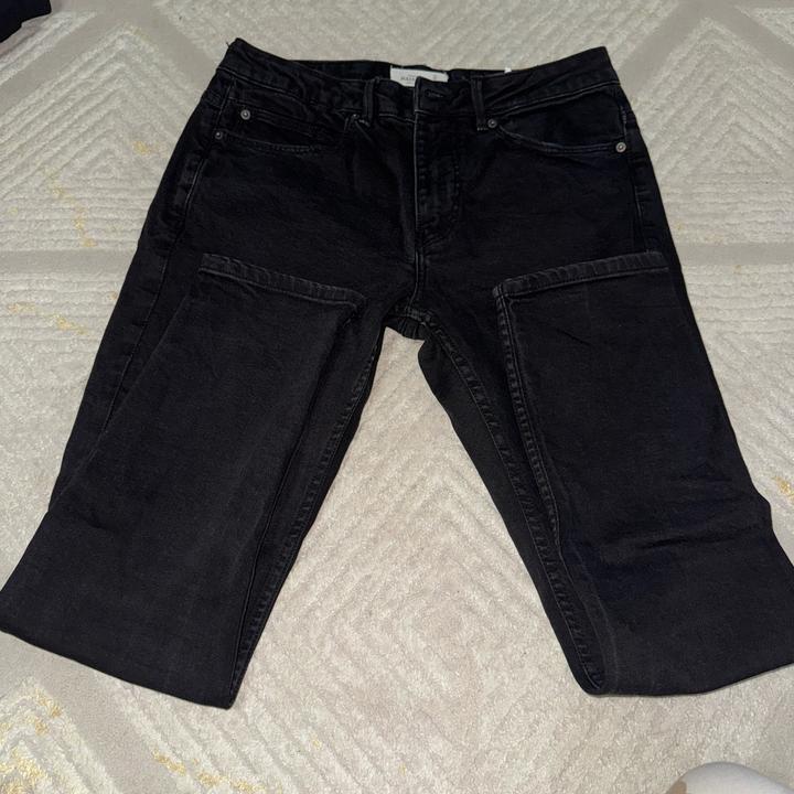 темно серые джинсы pull&bear