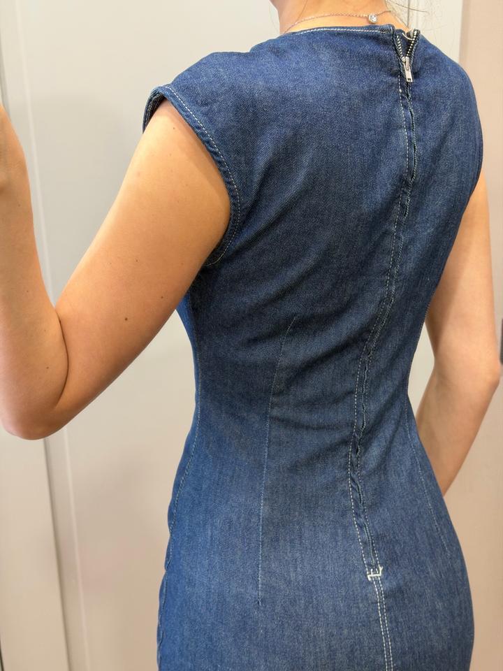 Летнее платье BERSHKA