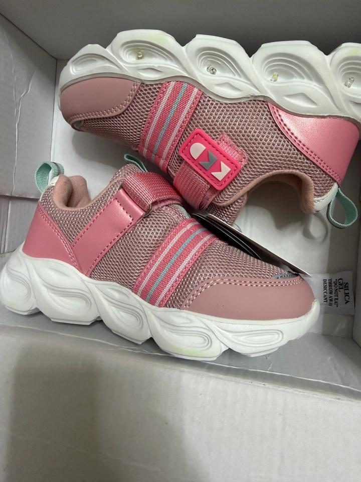 Кроссовки Kakadu