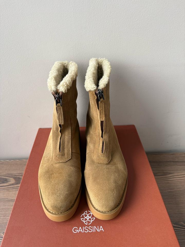 Замшевые ботинки