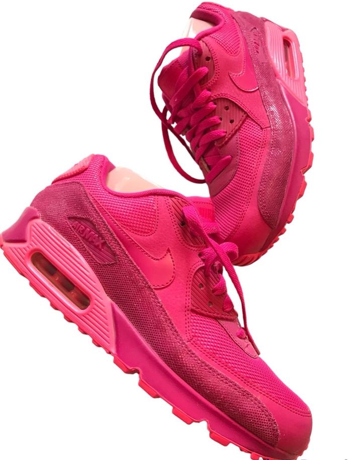 Nike Air Max 90 (Fireberry) идеальный выбор для тех, кто ценит стиль и комфорт