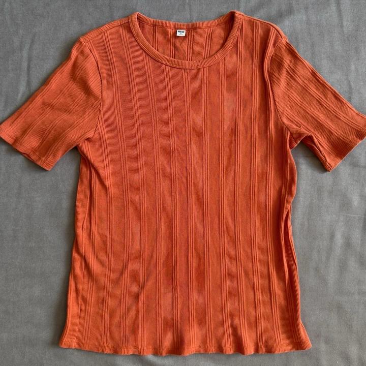 Футболка UNIQLO 🧡