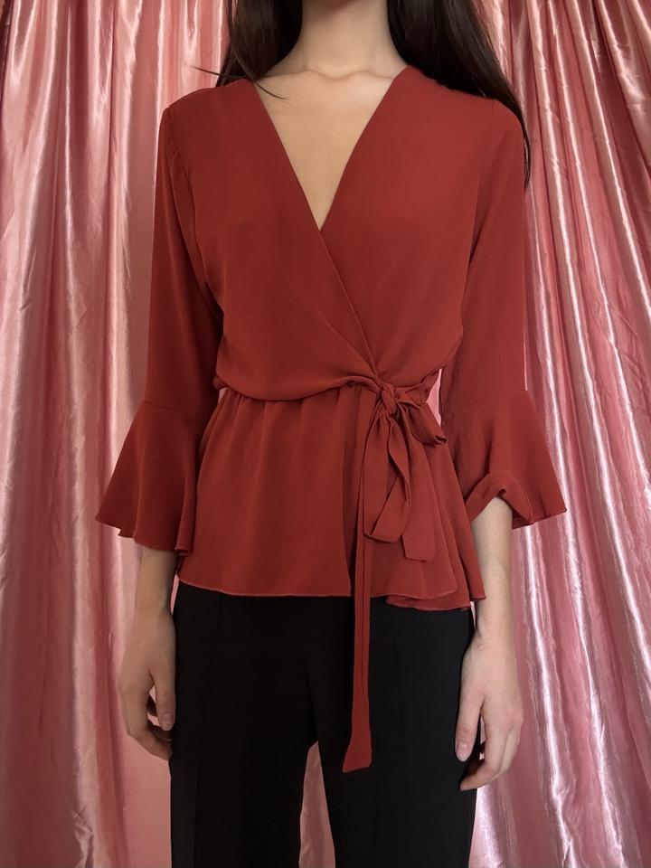 Блузка на завязках рукав-клеш Boohoo красный